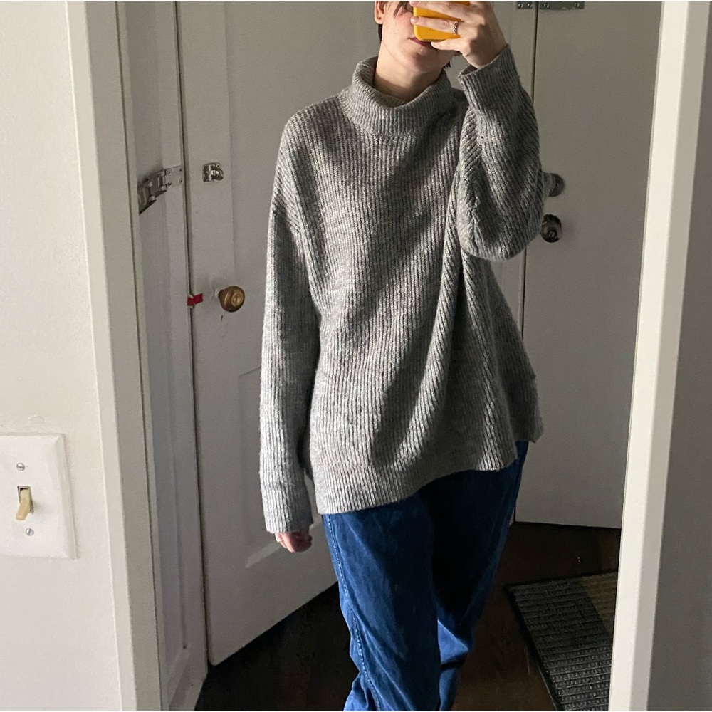 Oversized gray sweater - Picture 3 of 3